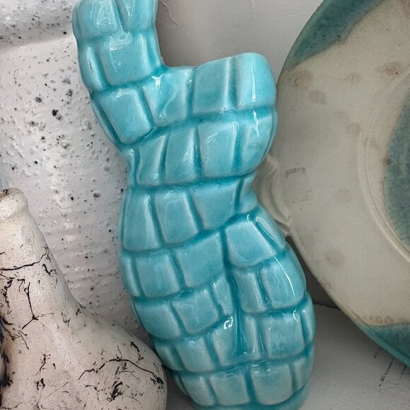 Vintage Pair of Turquoise Glazed Coral Vases - Picture 4 of 9